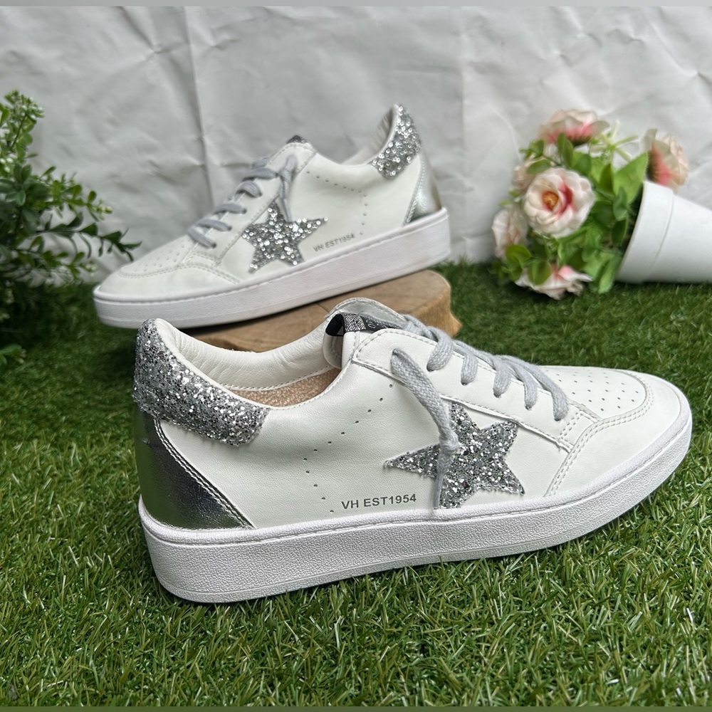 Vintage Havana Kristen Glitter
Sneaker in White women size 8 NEW